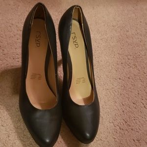 Women shoes that has been slightly worn